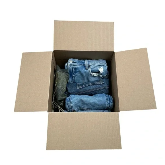 Scrap Women’s Denim All Brands Mystery Box Over 4 Pounds Craft DIY Denim Box - Picture 3 of 3